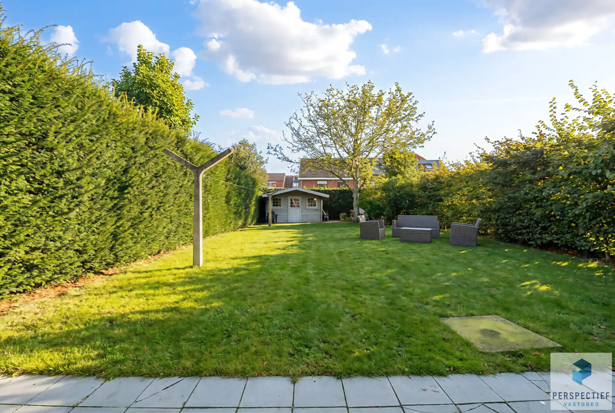 Instapklare halfopen bebouwing met 4 slpks, dubbele garage & tuin foto 3