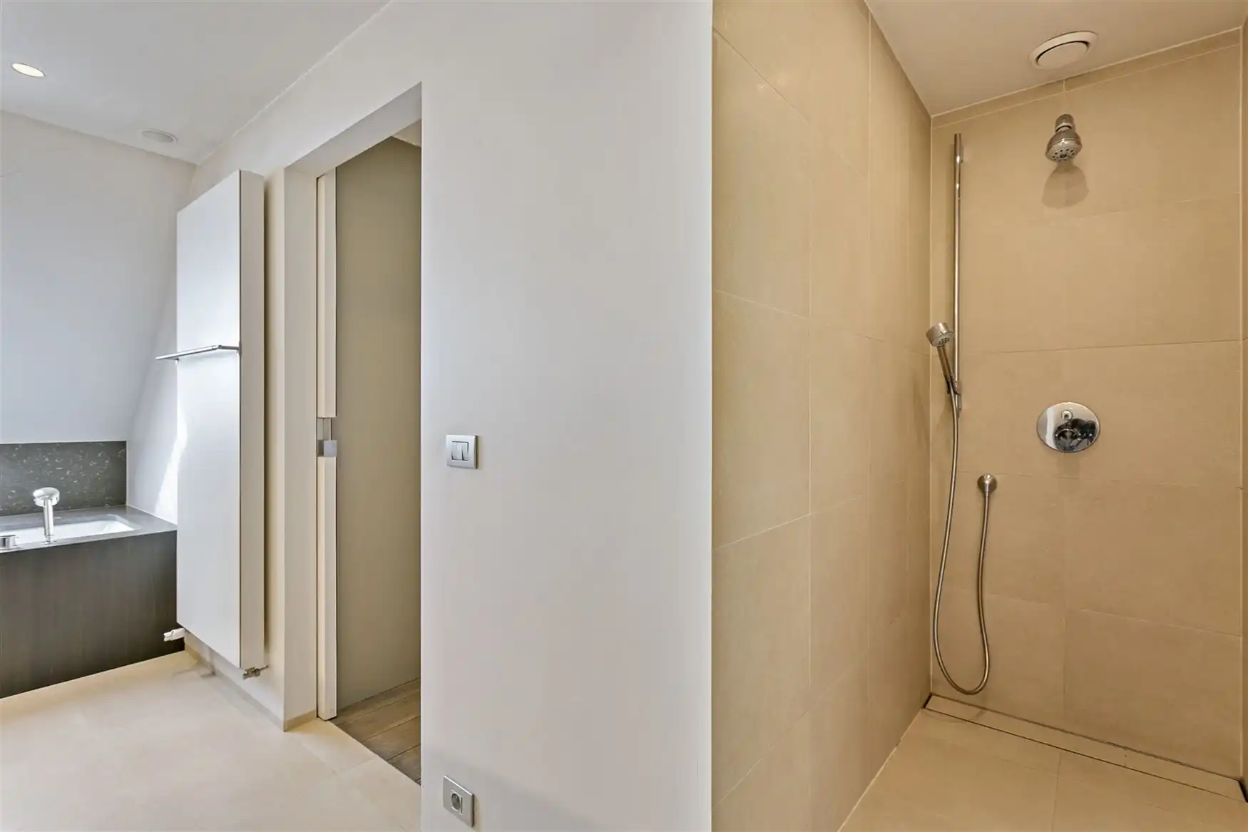 Zeer ruim bemeubeld duplexappartement foto 22