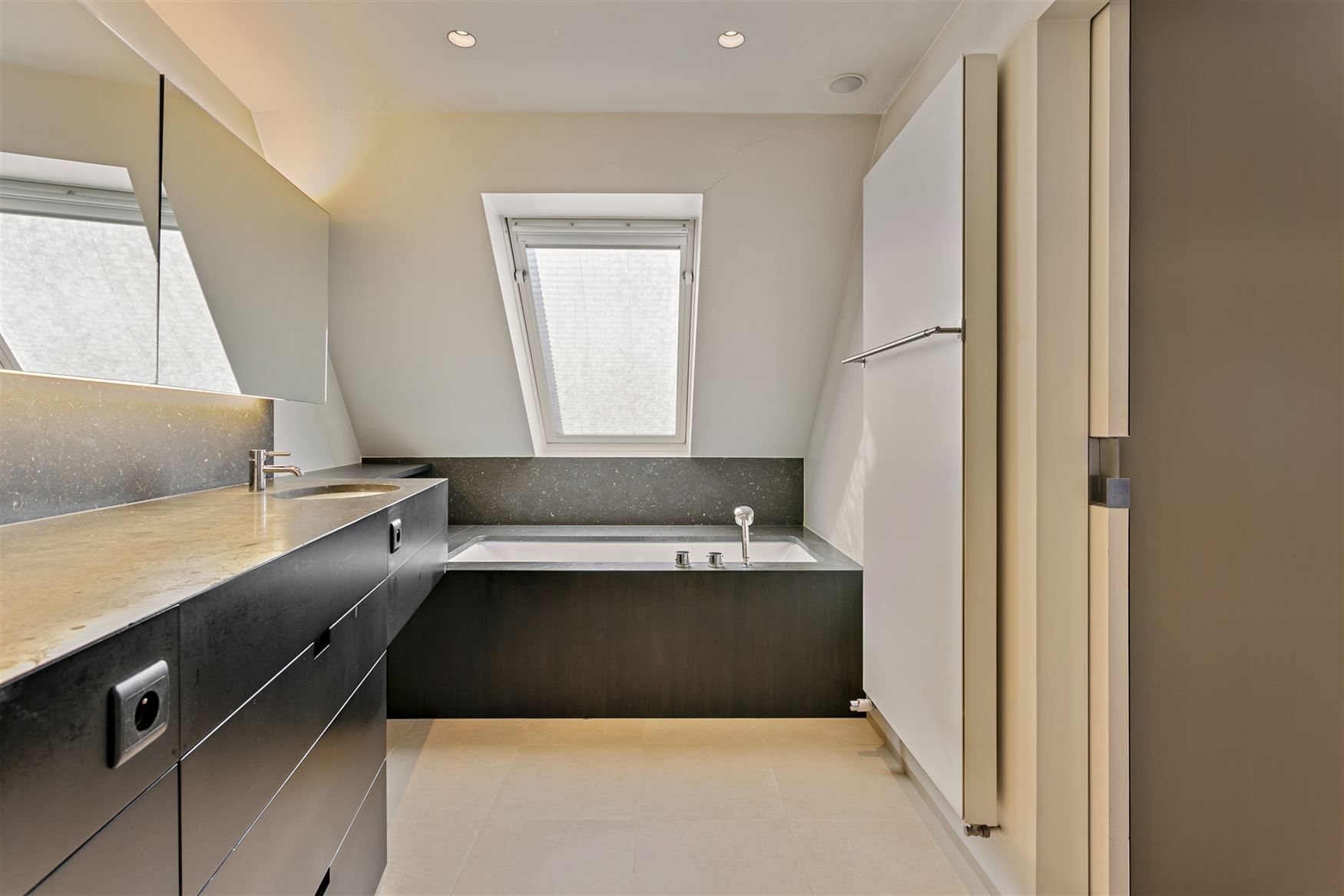 Zeer ruim bemeubeld duplexappartement foto 22