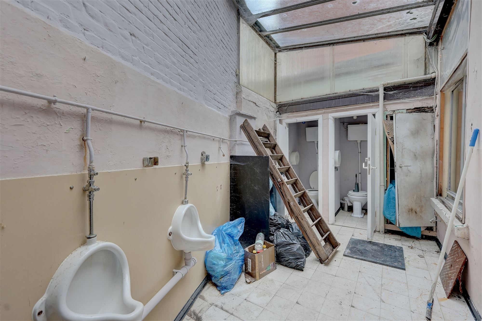 Te renoveren handelshuis op ideale locatie in Lier foto 5
