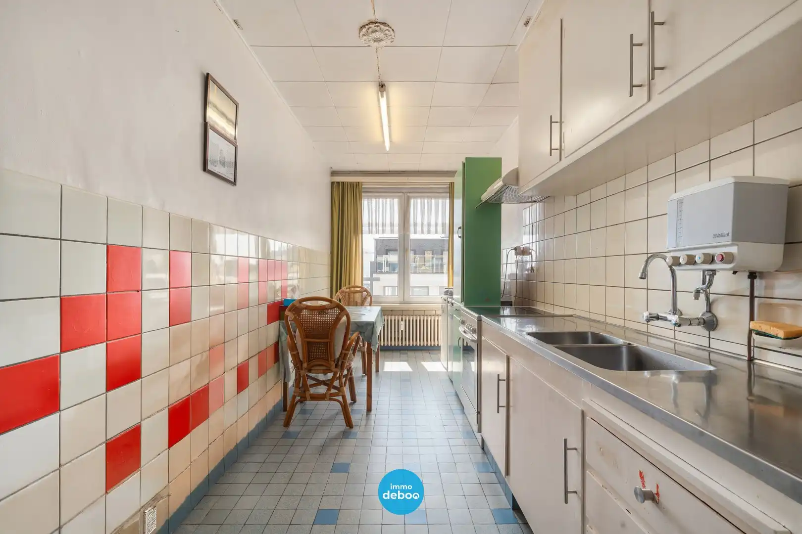 Op te frissen appartement met terras op de 7de verdieping foto 4