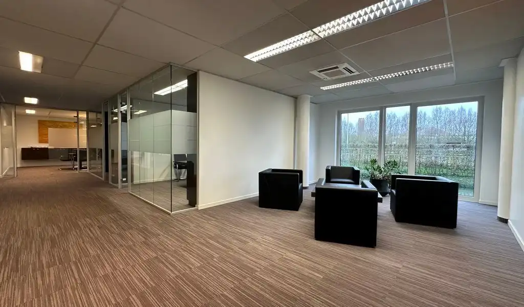 Kantoorruimte te huur in Clinton Park in Roeselare foto 6