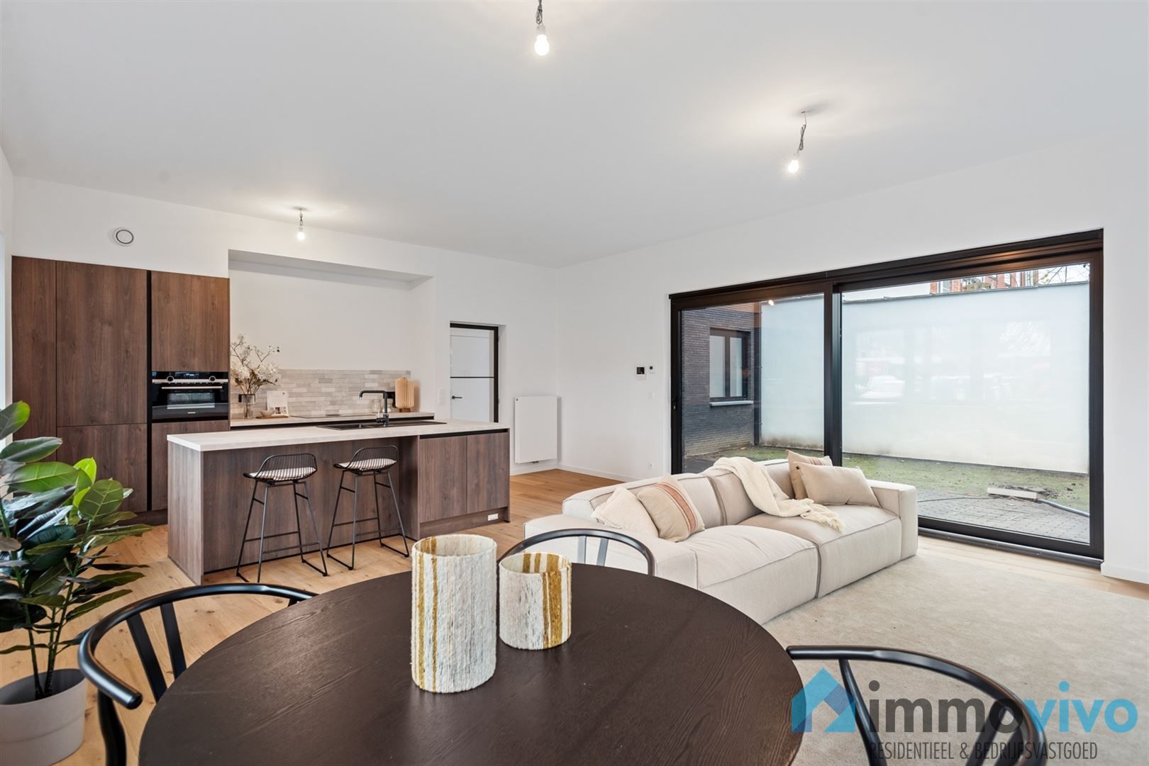 Totaalgerenoveerd gelijkvloersappartement met mooie tuin in Elsdonkwijk foto 3