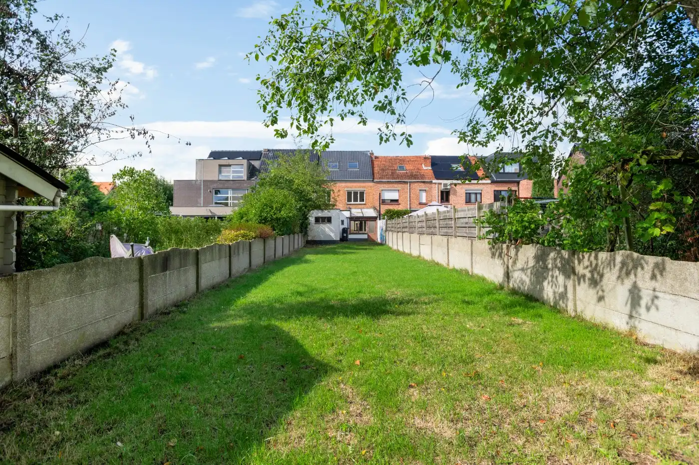 Deels gerenoveerde gezinswoning met 3 à 4 slpk. en tuin foto 22