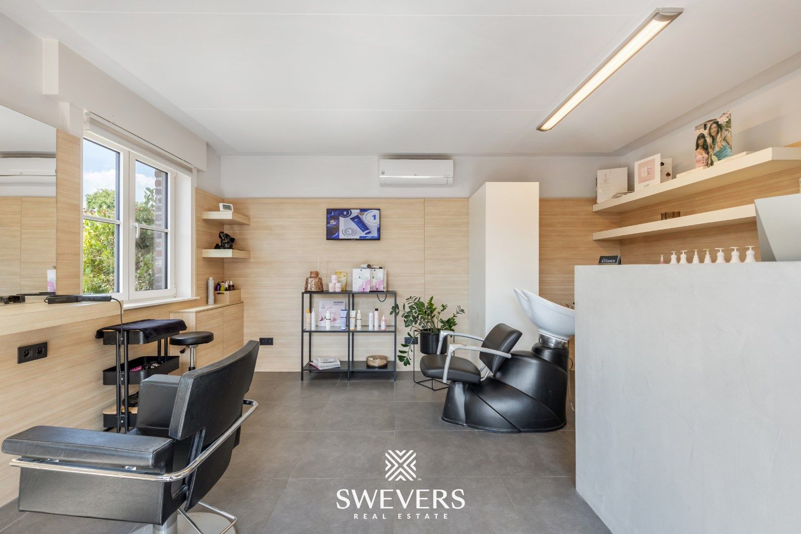 Knap gerenoveerde woning met praktijk/handelsruimte te Laak foto 14