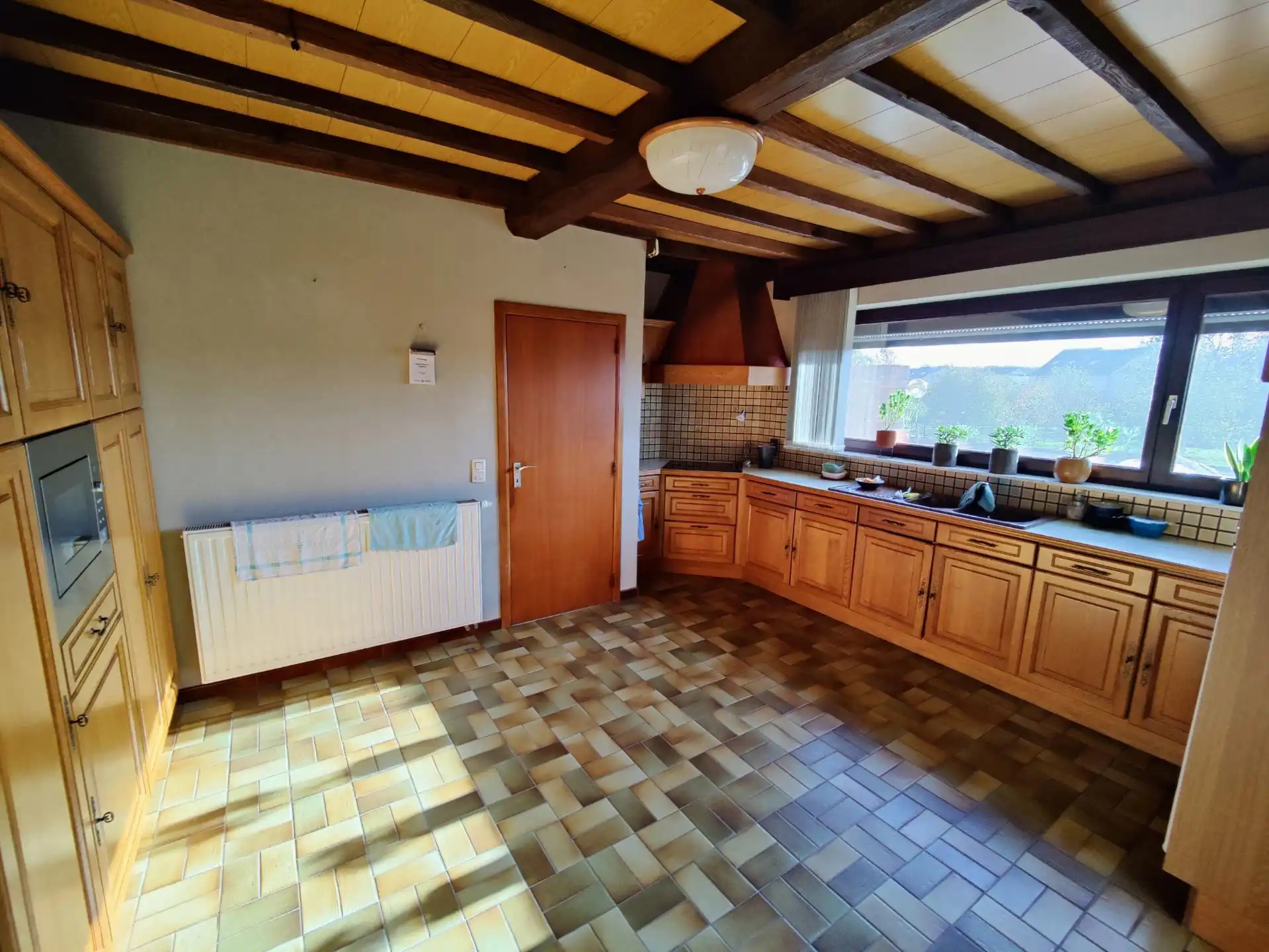 Ruim, gelijkvloers appartement met 2 slaapkamers & terras foto 3