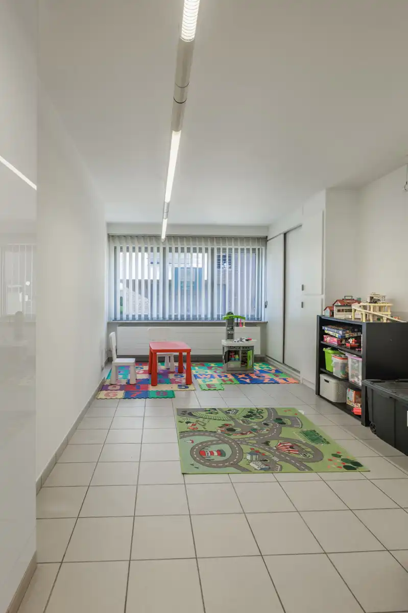 Ruime woning met praktijkruimte foto 21