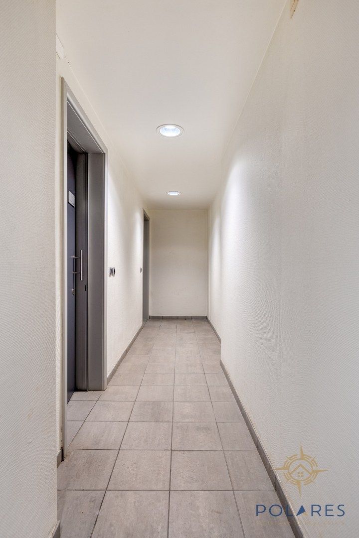 Zeer groot kantoorpand in de winkelstraat van Vilvoorde foto 26