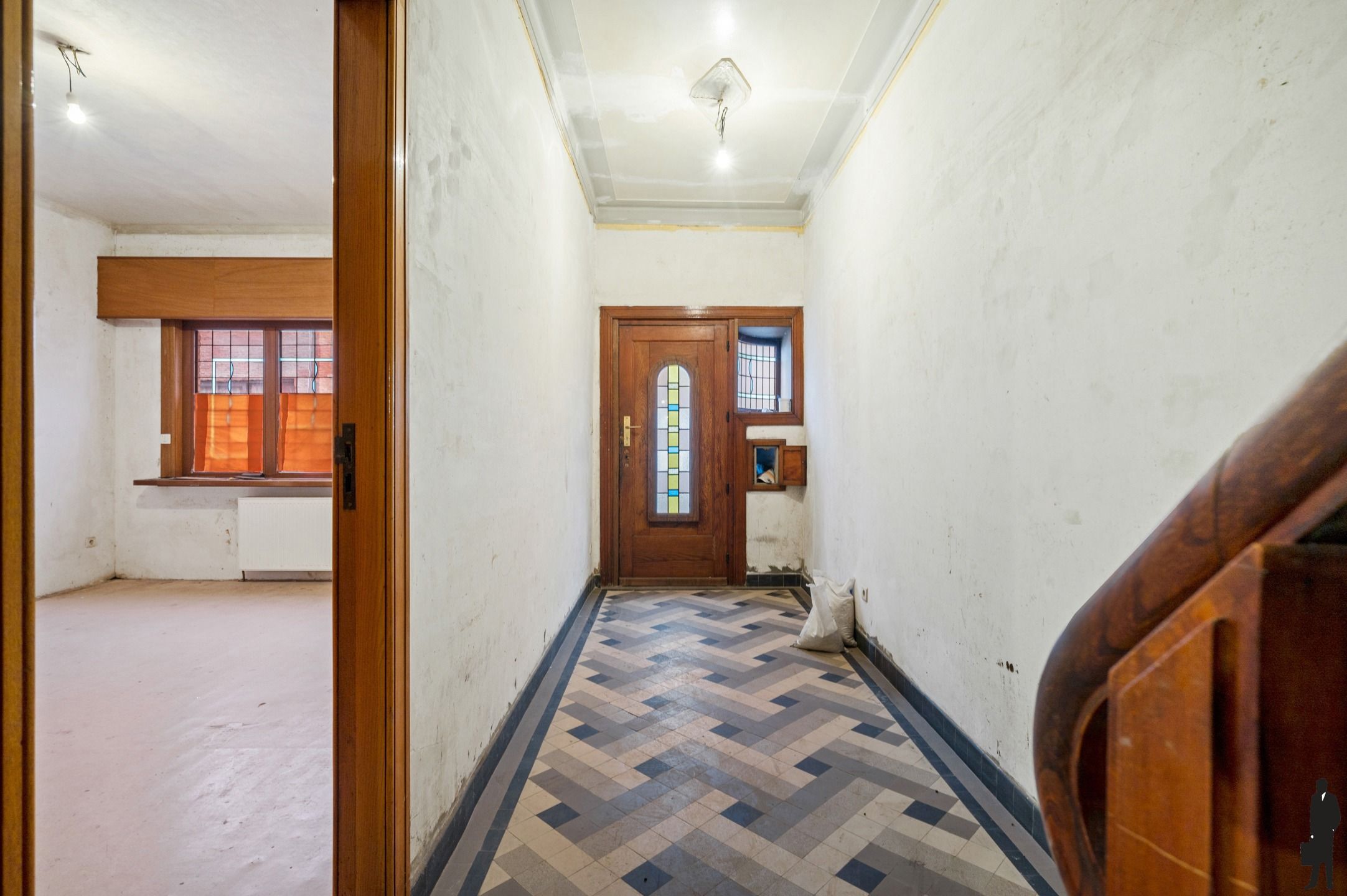Op te frissen woning met ruime tuin foto 2