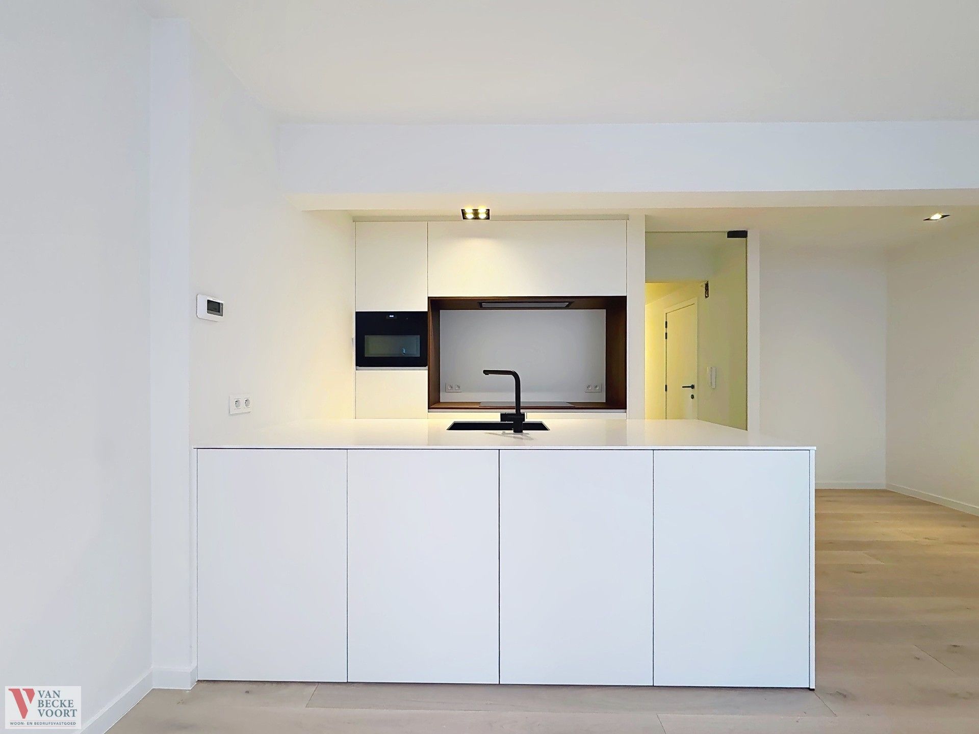 Stijlvol gerenoveerd appartement met 2 slaapkamers en terras foto 24