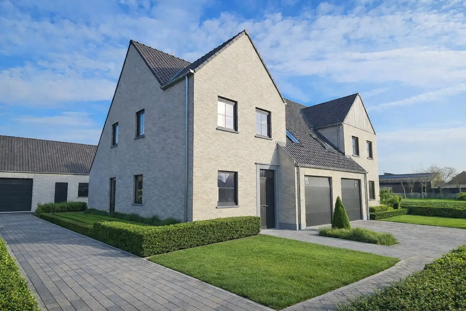 Casco halfopen woning met bijgebouw (100m²) op landelijke locatie foto 3