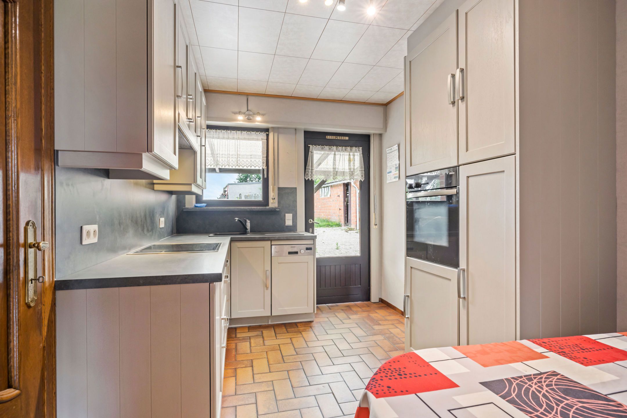Rustig gelegen bungalow op 12a 77ca foto 6