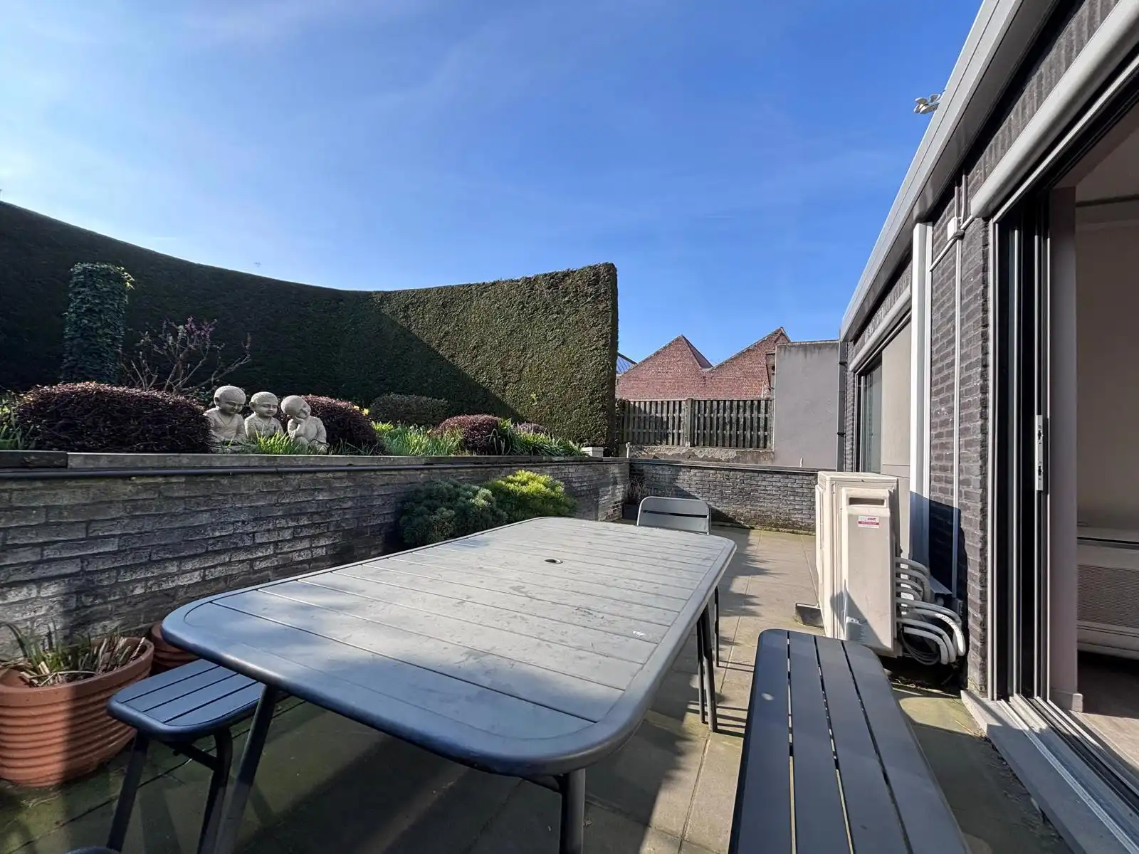 Instapklaar praktijk-/kantoorpand in het centrum van Tielt. foto 15