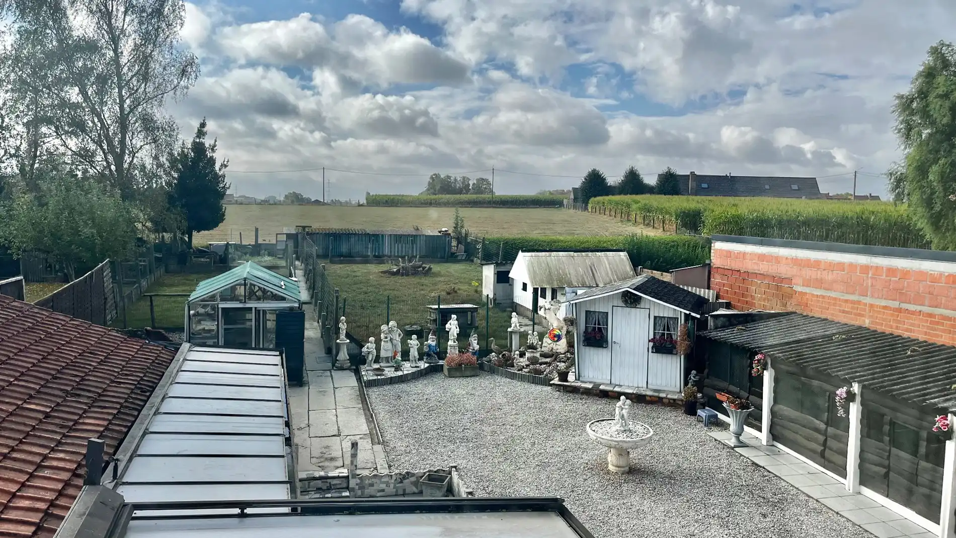 Ruime halfopen woning op een perceel van maar liefst 771 m² incl. de bouwgrond foto 11