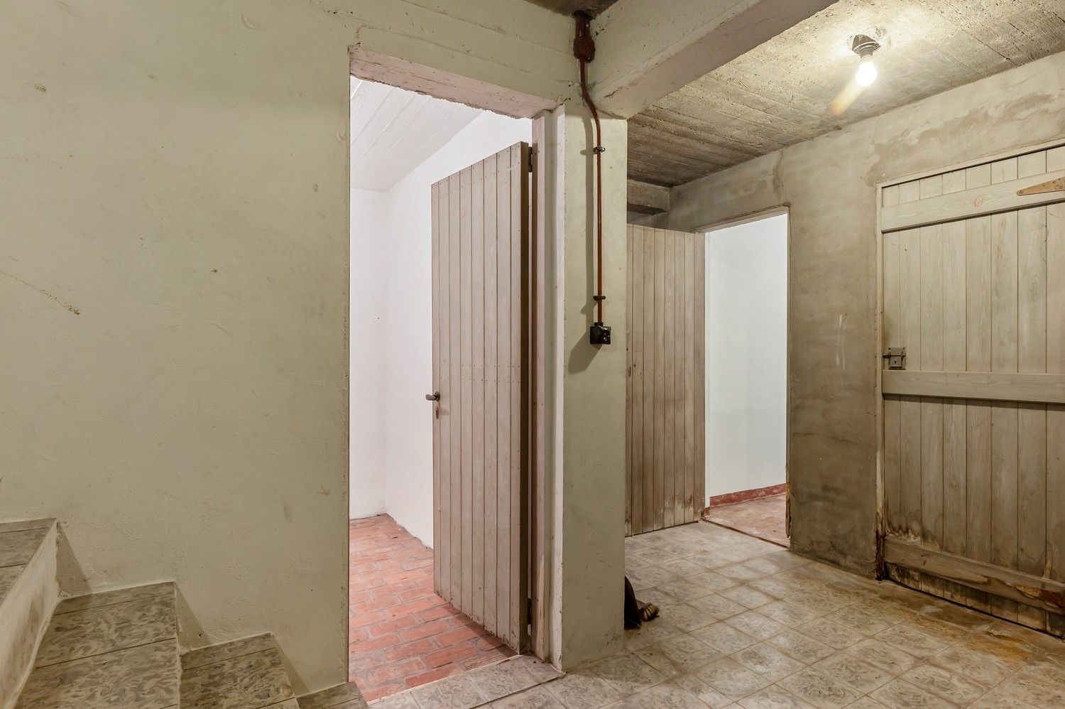 Gerenoveerd gelijkvloersappartement met twee slaapkamers. foto 23