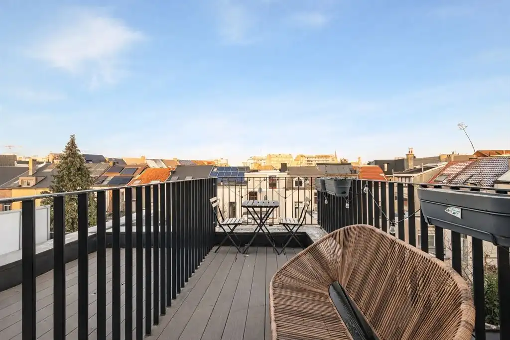 Gerenoveerd duplex appartement met terras foto 4