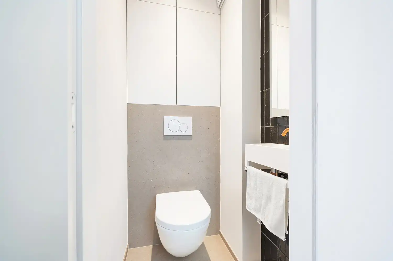 Prachtig vernieuwd 2 slaapkamer appartement aan het Albertstrand foto 15