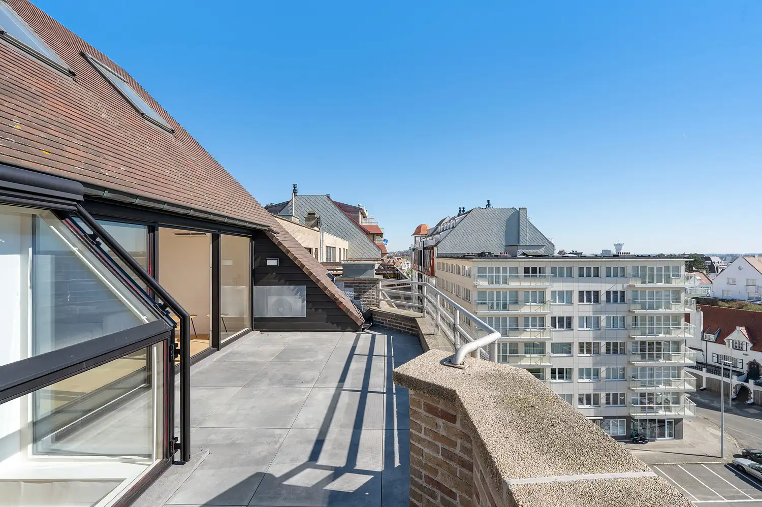 Uitzonderlijk duplex appartement met 4 slaapkamers en groot terras net achter de Zeedijk in Duinbergen foto 14
