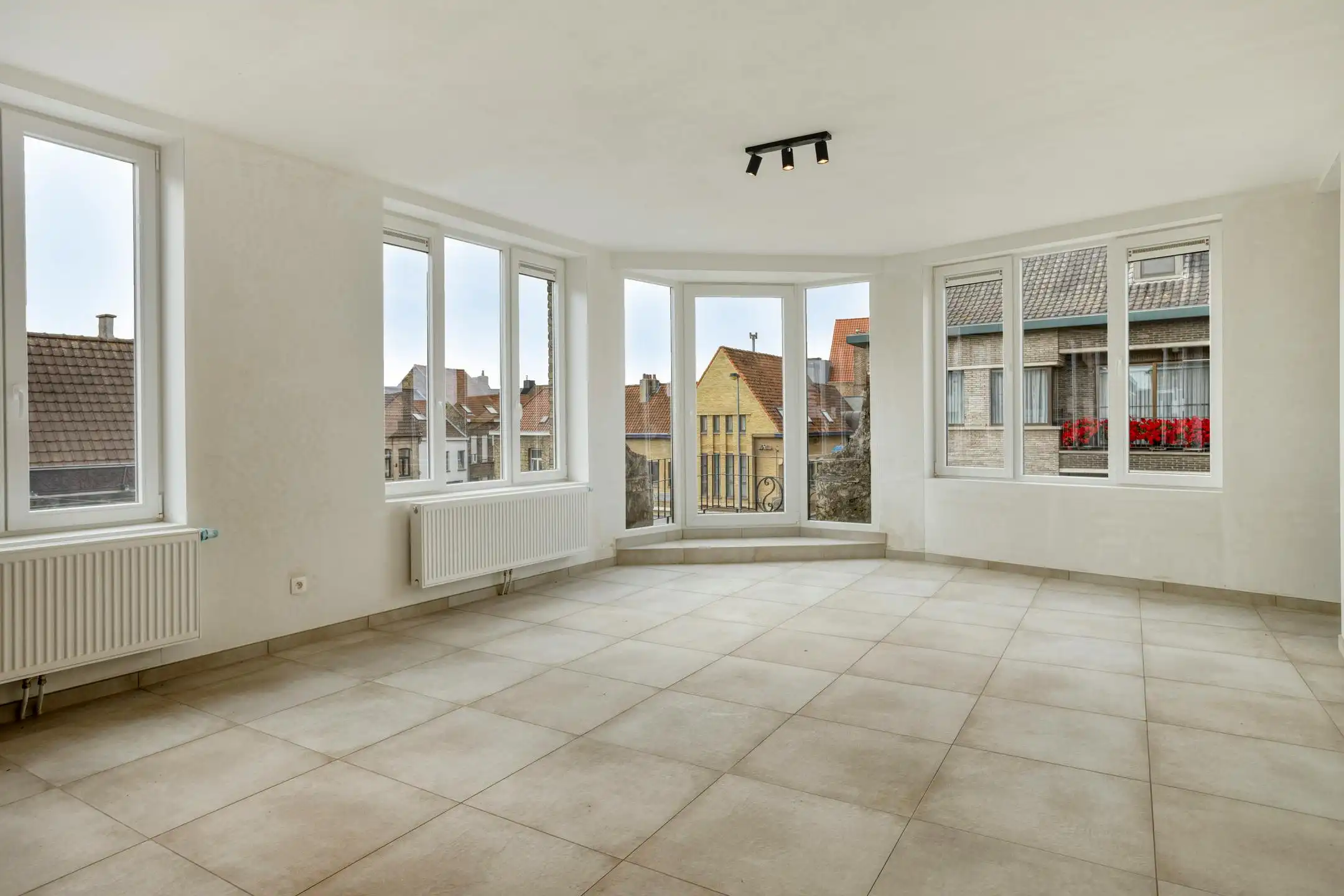 Appartement met drie slaapkamers in het centrum van Veurne. foto 4