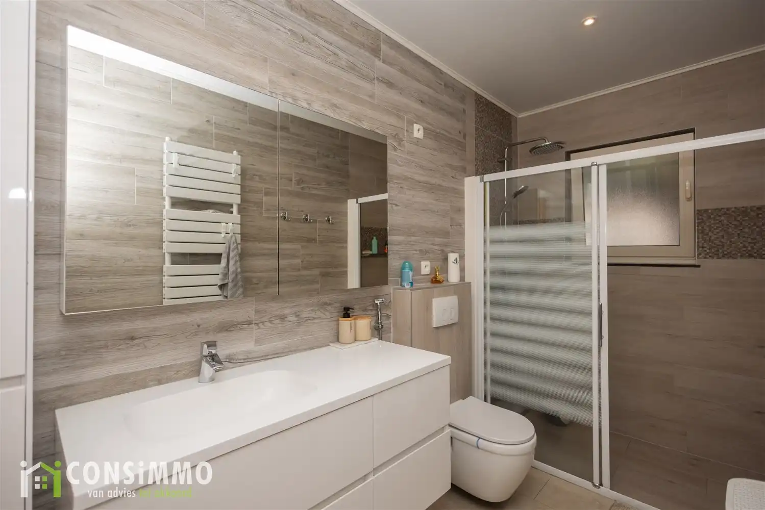 Instapklare en ruime woning met 5 slaapkamers in Genk foto 15