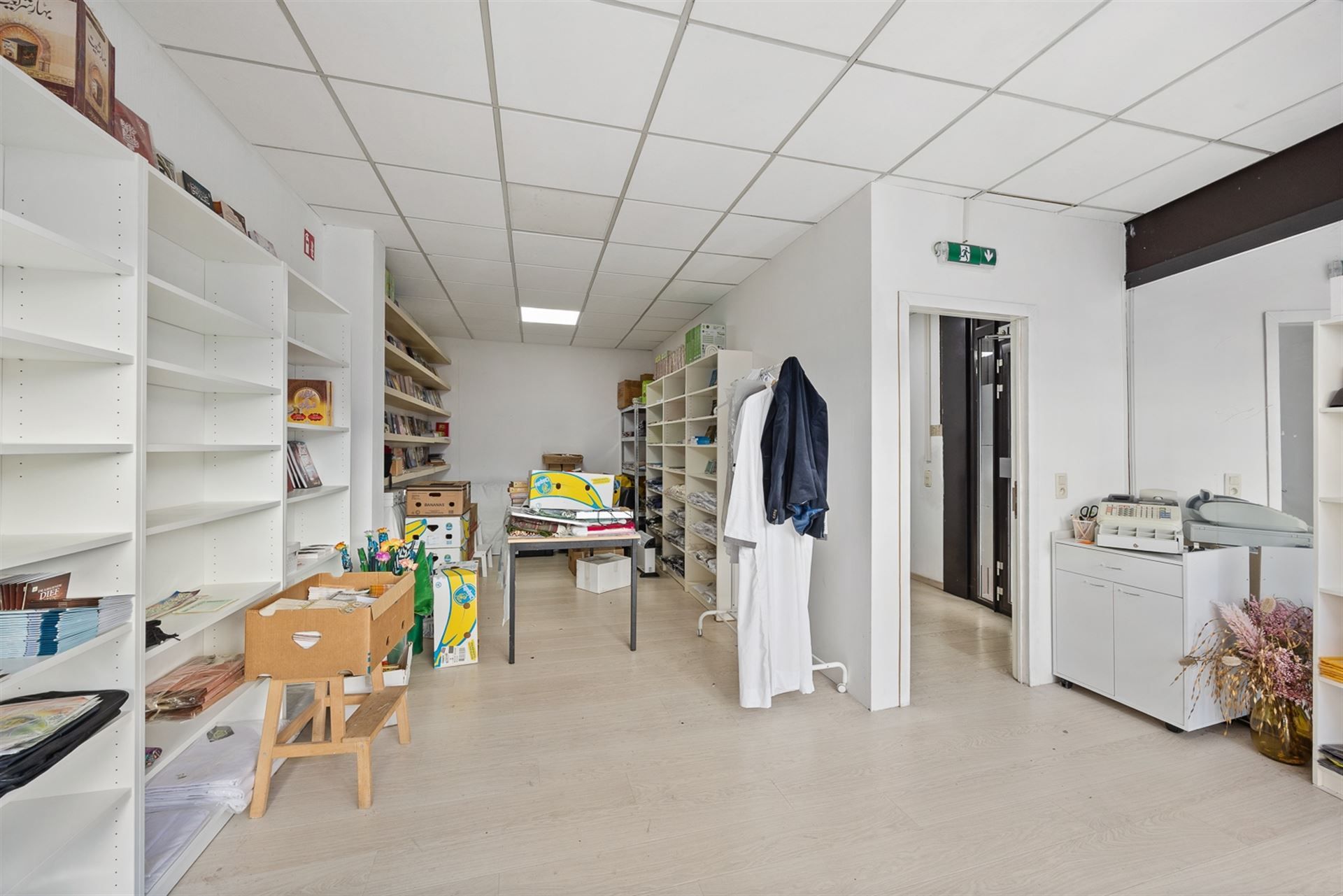 Handelsruimte met magazijn van 330 m2 foto 3