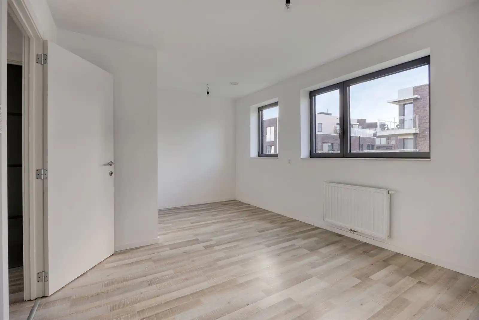 Recente 3-gevelwoning met 3 slaapkamers, tuin en garage foto 18