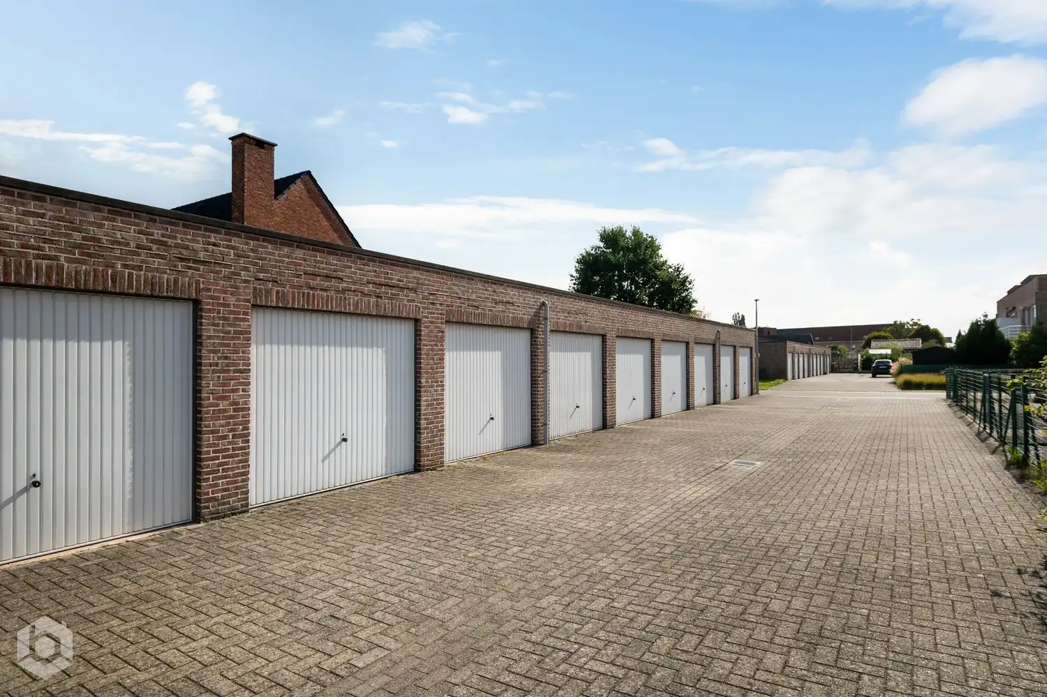 Instapklaar appartement met 2 slpkrs, riant terras en garage foto 14