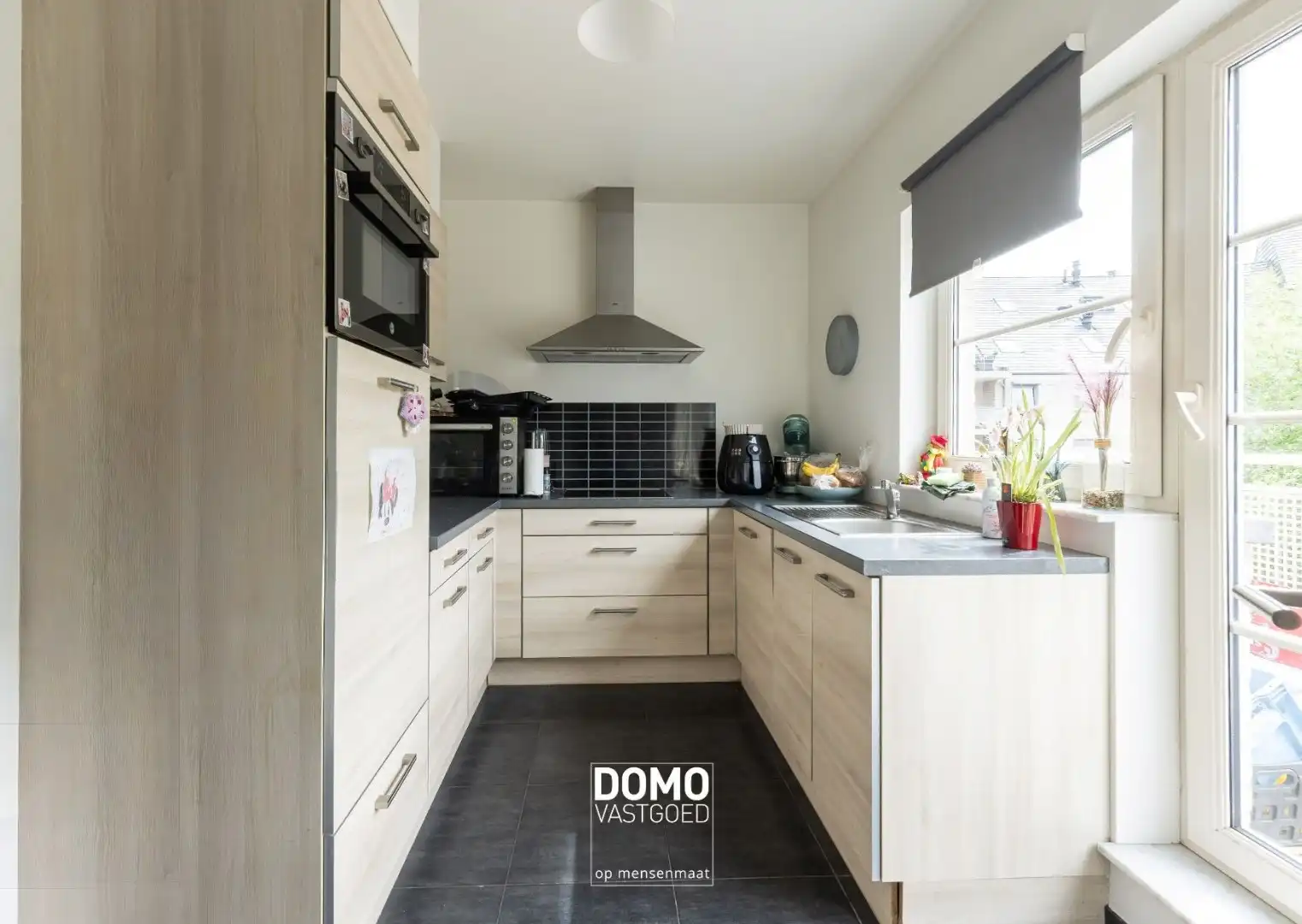 MODERN DUPLEXAPPARTEMENT MET TERRAS EN AUTOSTANDPLAATS IN LANAKEN foto 4