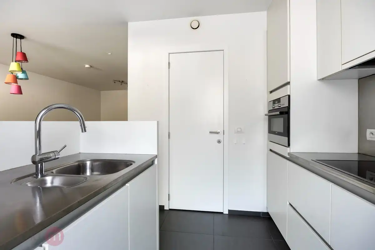 Recent gelijkvloers app. met 2 slaapkamers, tuin en 2 autostaanplaatsen. foto 11