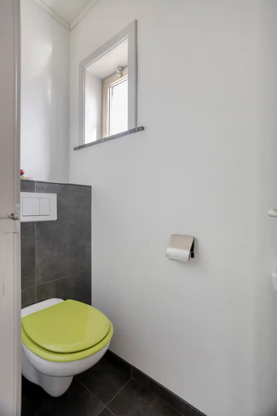Lichtrijke vrijstaande woning op ruim perceel foto 3