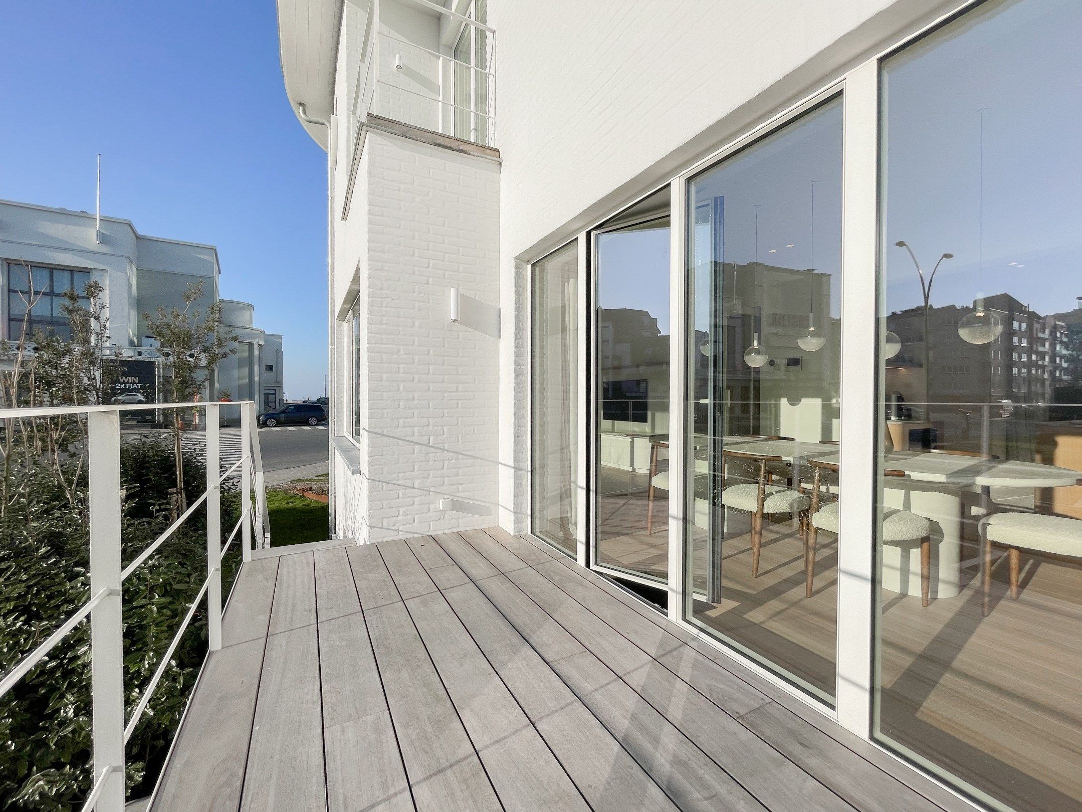 Exclusieve villa: Uitzonderlijk volledig gerenoveerde villa met frontaal zeezicht. foto 10