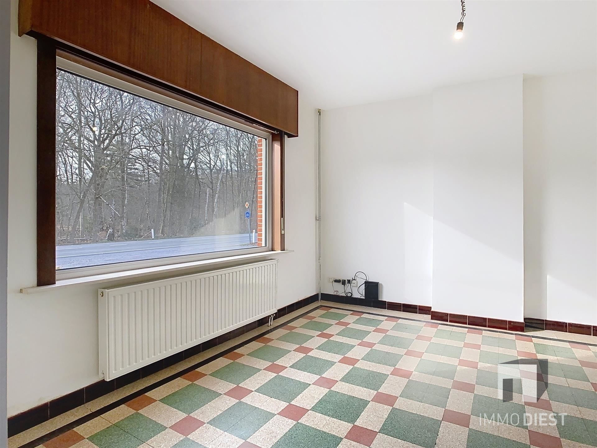 Halfopen woning met kangoeroe-unit te Okselaar.  foto 6