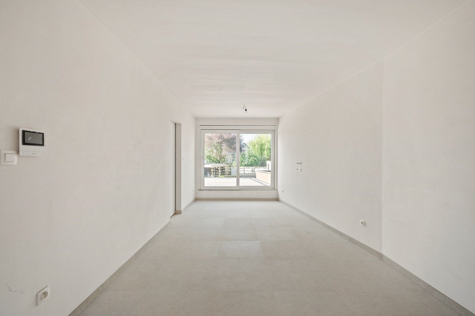 DUPLEX NIEUWBOUWAPPARTEMENT MET 2 SLPKS EN RUIM TERRAS TE GELUWE foto 9