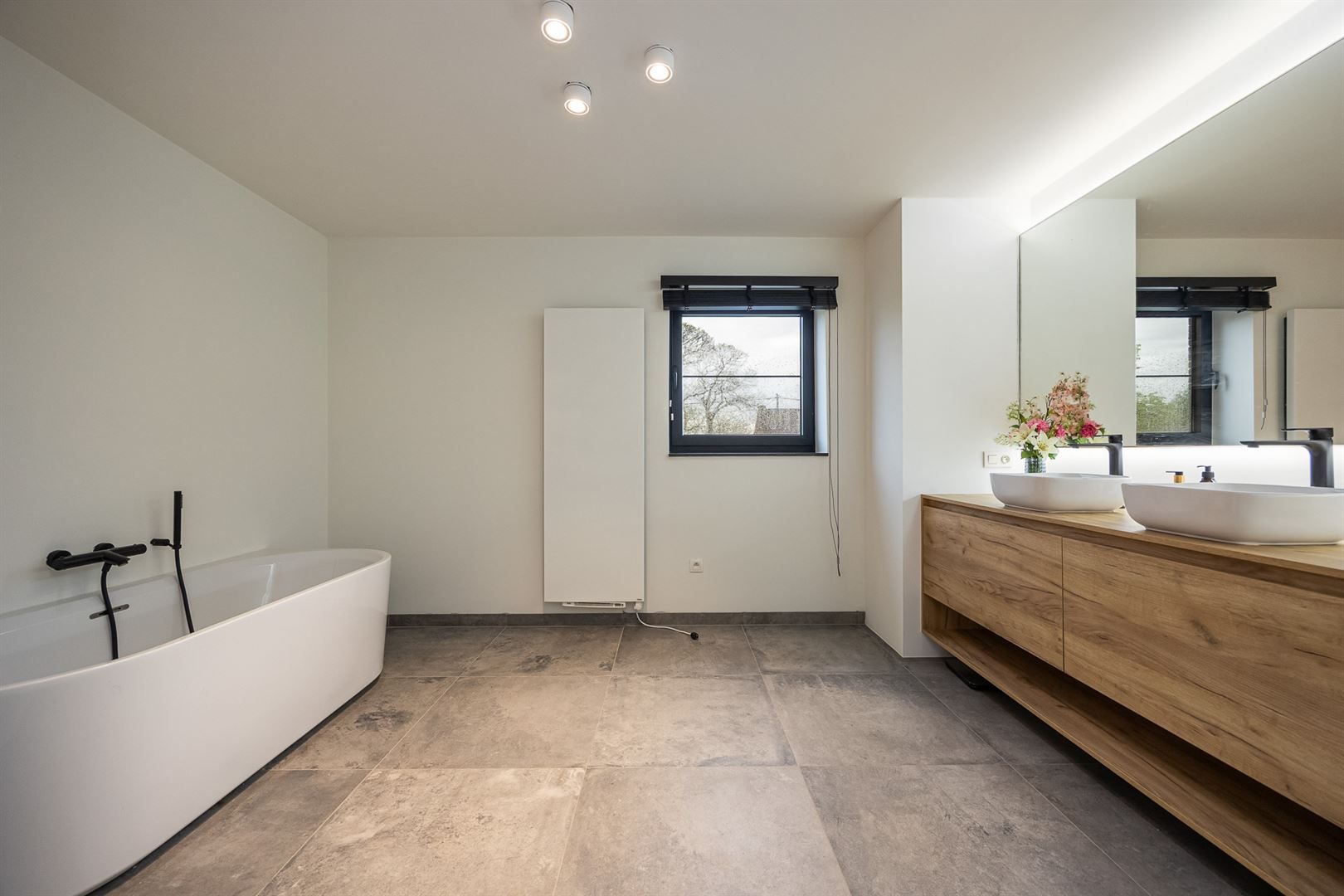 Moderne gezinswoning met open zicht foto 9