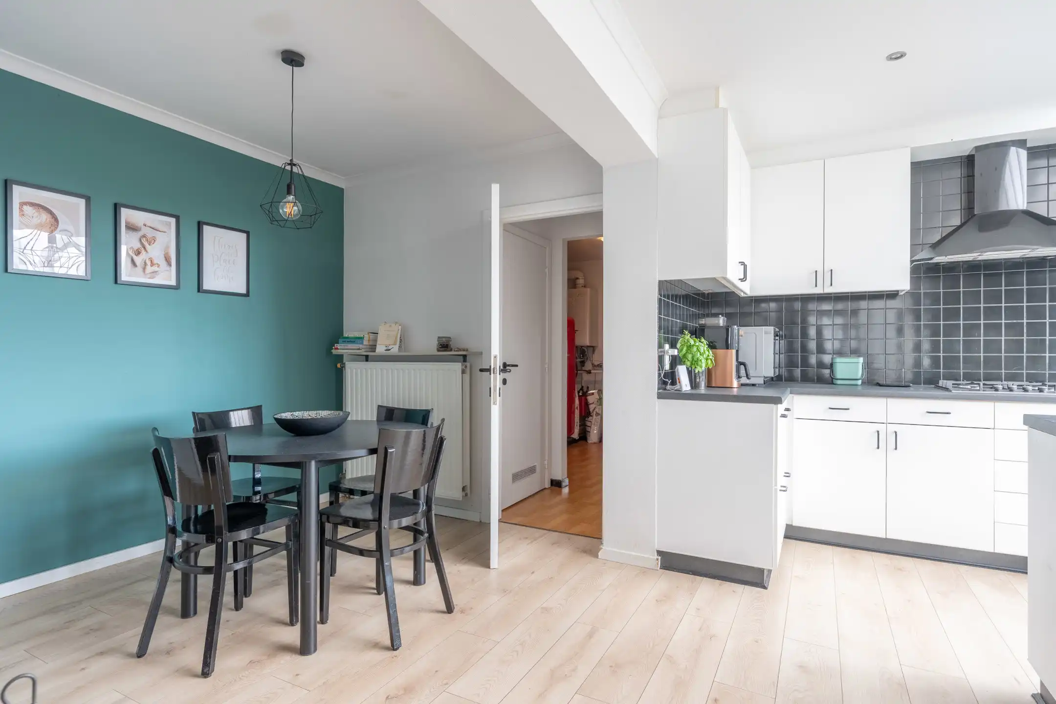 Woning bestaande uit twee appartementen op 985m² perceel. foto 16