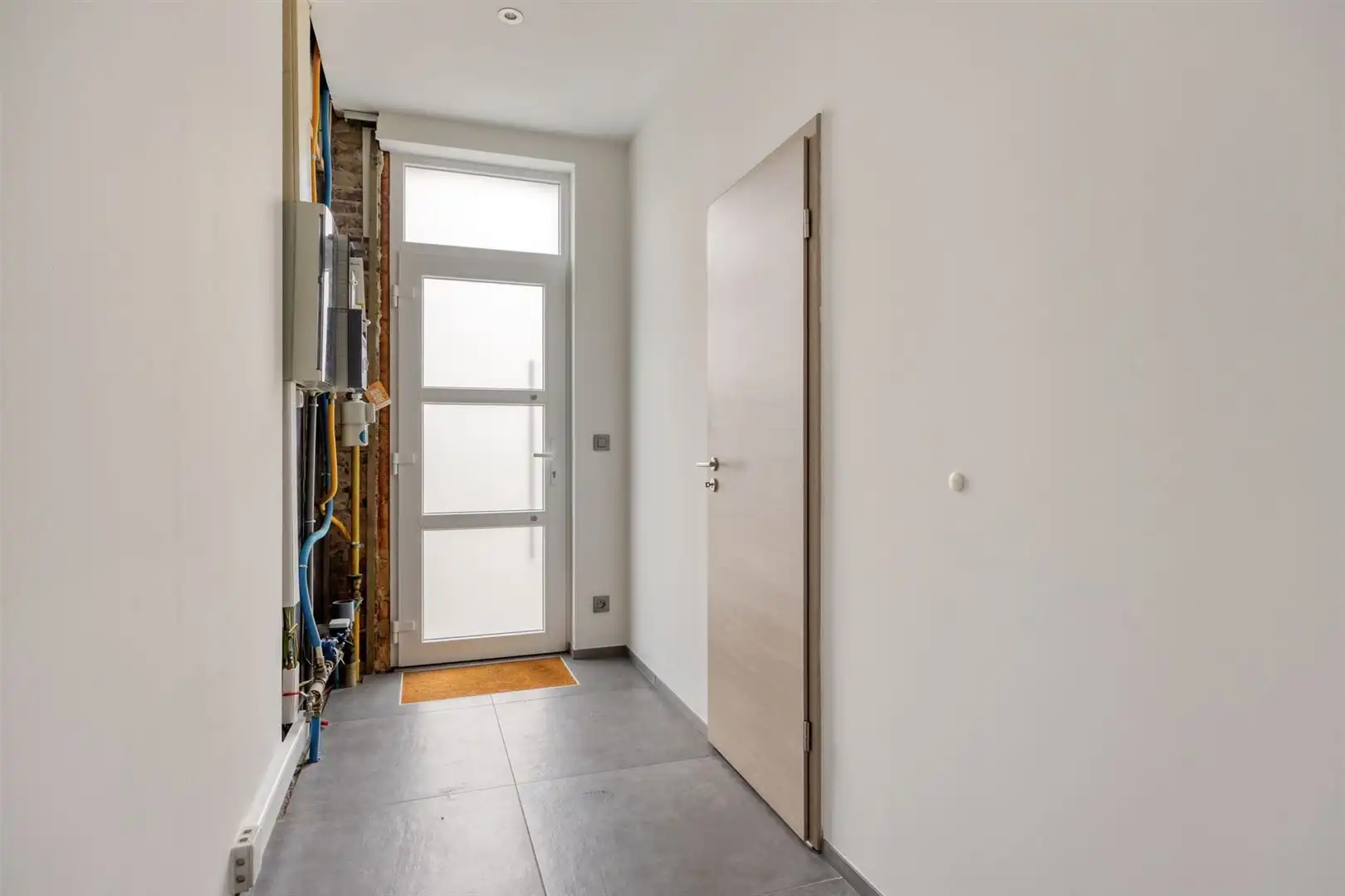 TE KOOP: Gesloten bebouwing met 3 slaapkamers te Kuringen! foto 3