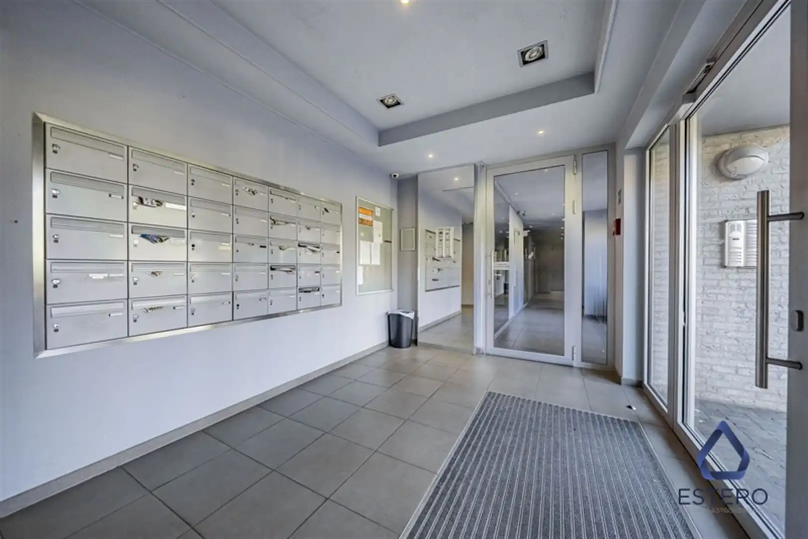 Ruim 2-slpkappartement met terras en uitzicht op de stad foto 15