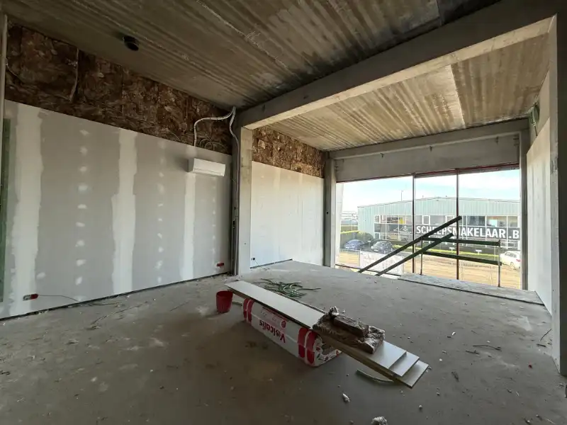 Nieuwbouw KMO-unit 380 m² + 107 m² kantoor op topligging in Evergem foto 13