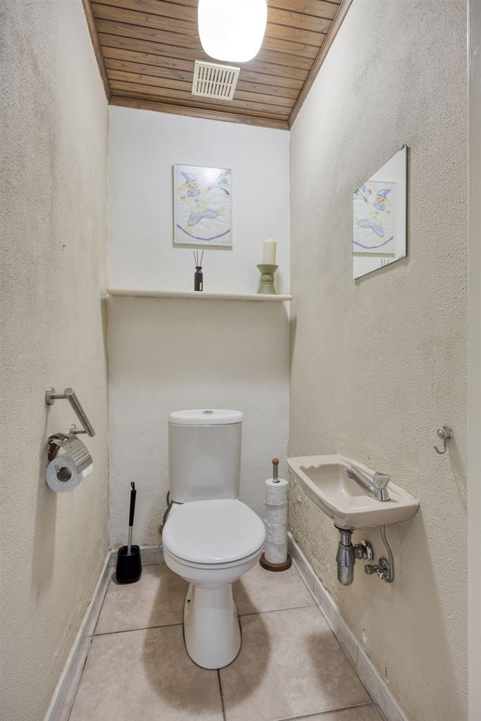 Gelijkvloerse, vrijstaande woning met 3 slaapkamers, omheinde tuin en garage op een rustige locatie nabij het centrum van Maaseik. foto 17