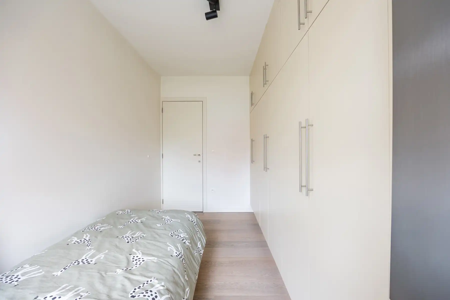 Gelijkvloers appartement met 2 slaapkamers, tuin en autostaanplaats.  foto 13
