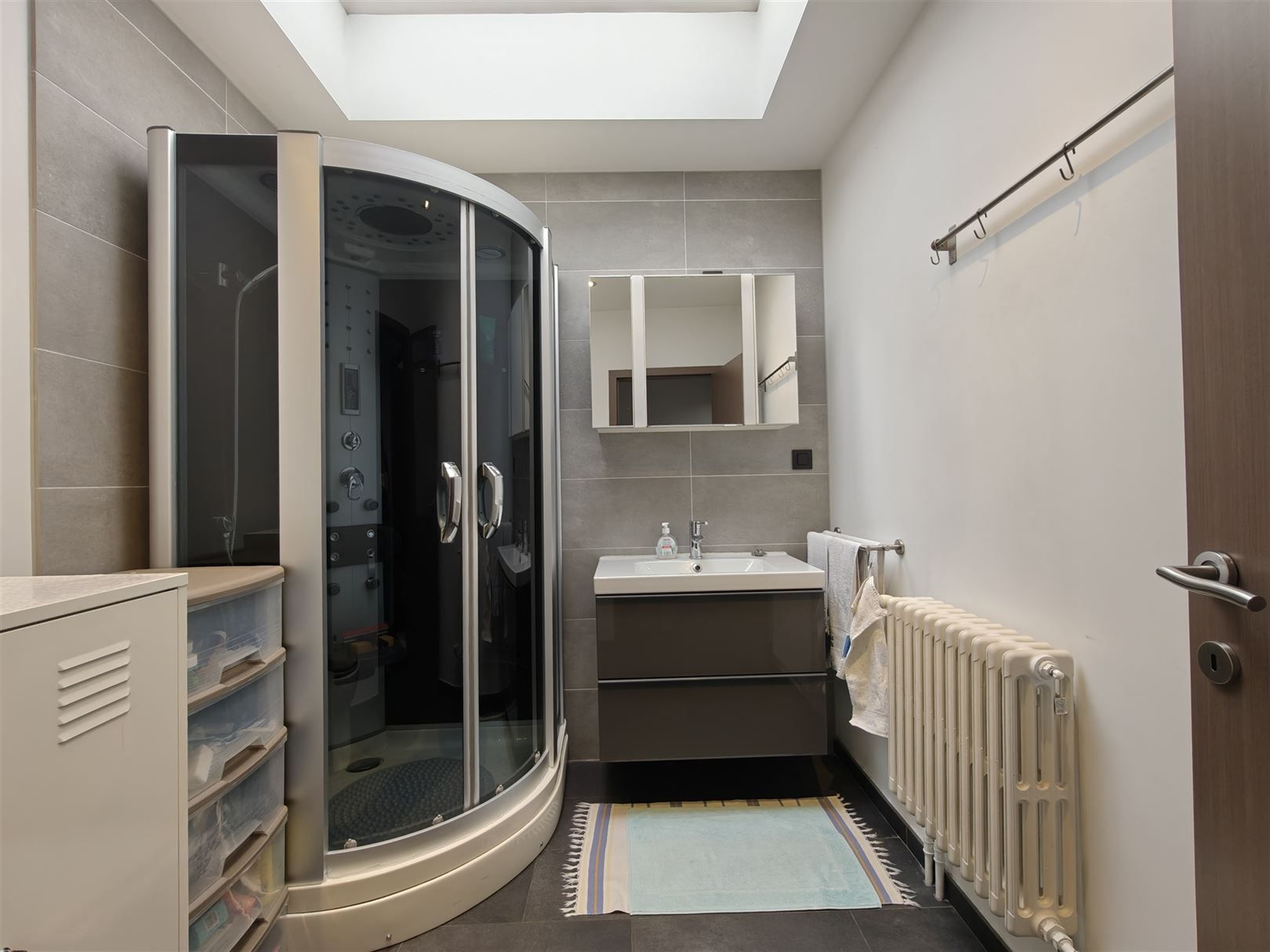 TE HUUR: Gesloten bebouwing met 2 slaapkamer te Hasselt! foto 6