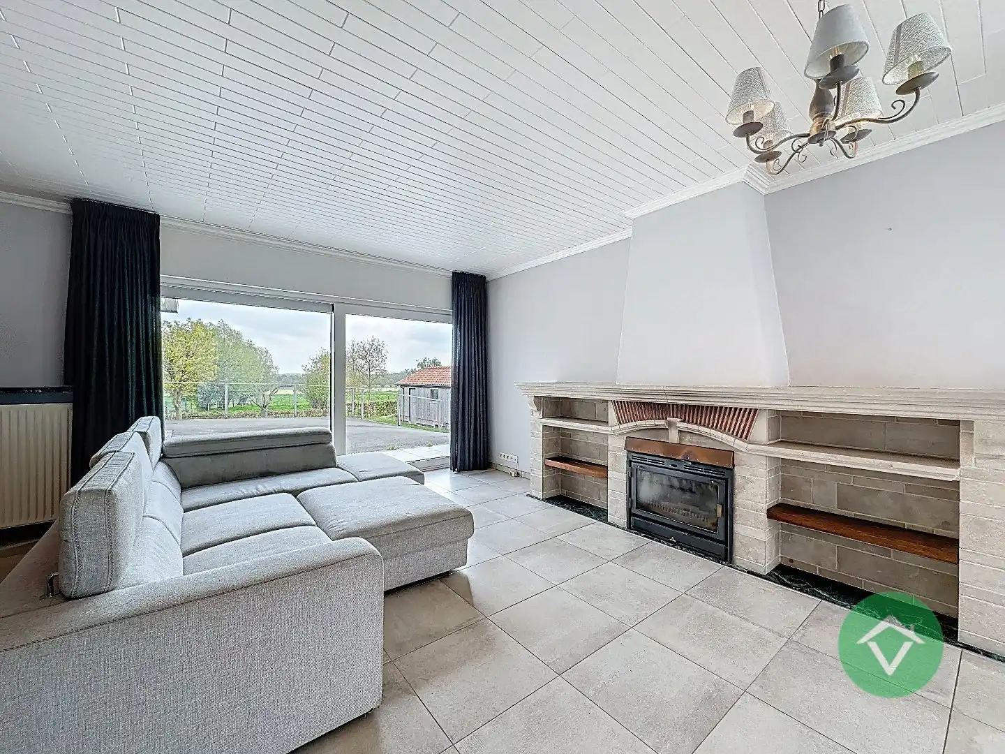 Statige bungalow op 1.811m² met landelijk zicht, drie slaapkamers en twee garages te Ichtegem foto 10