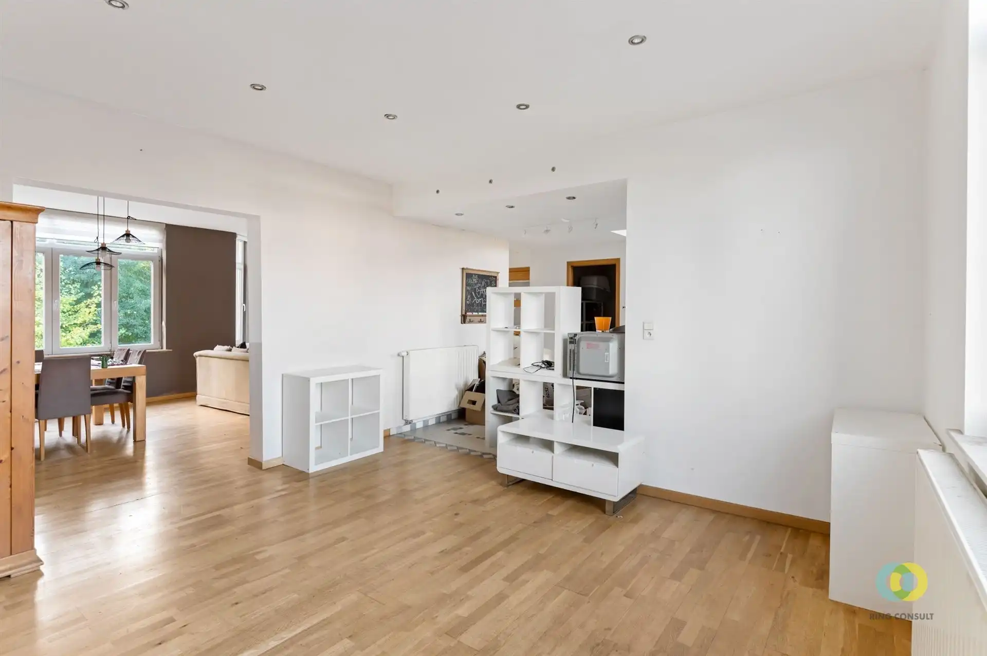 Bedrijfspand met loods, kantoor en appartement foto 10