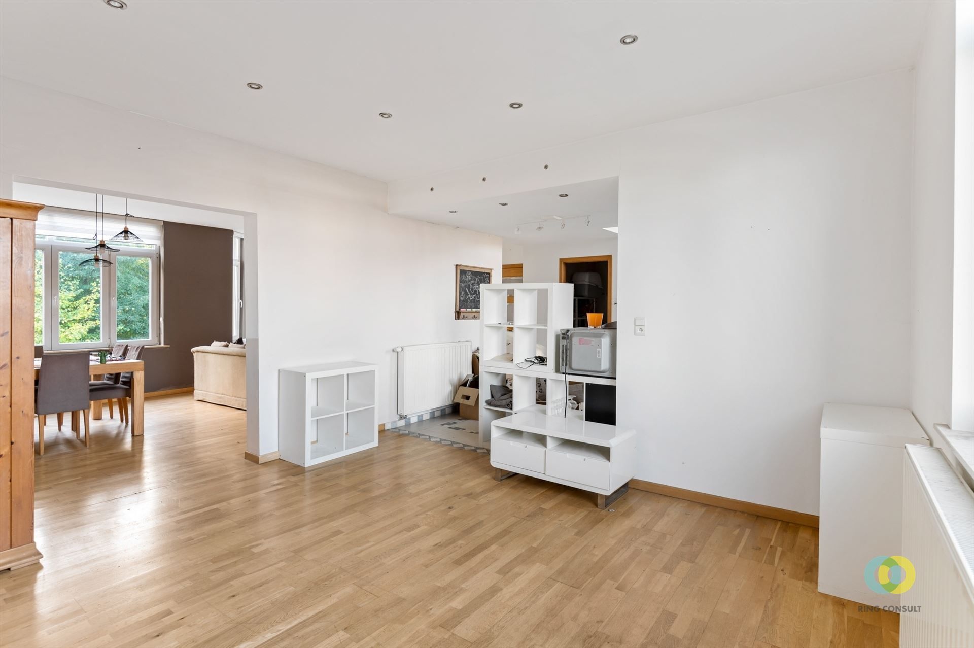 Bedrijfspand met loods, kantoor en appartement foto 10