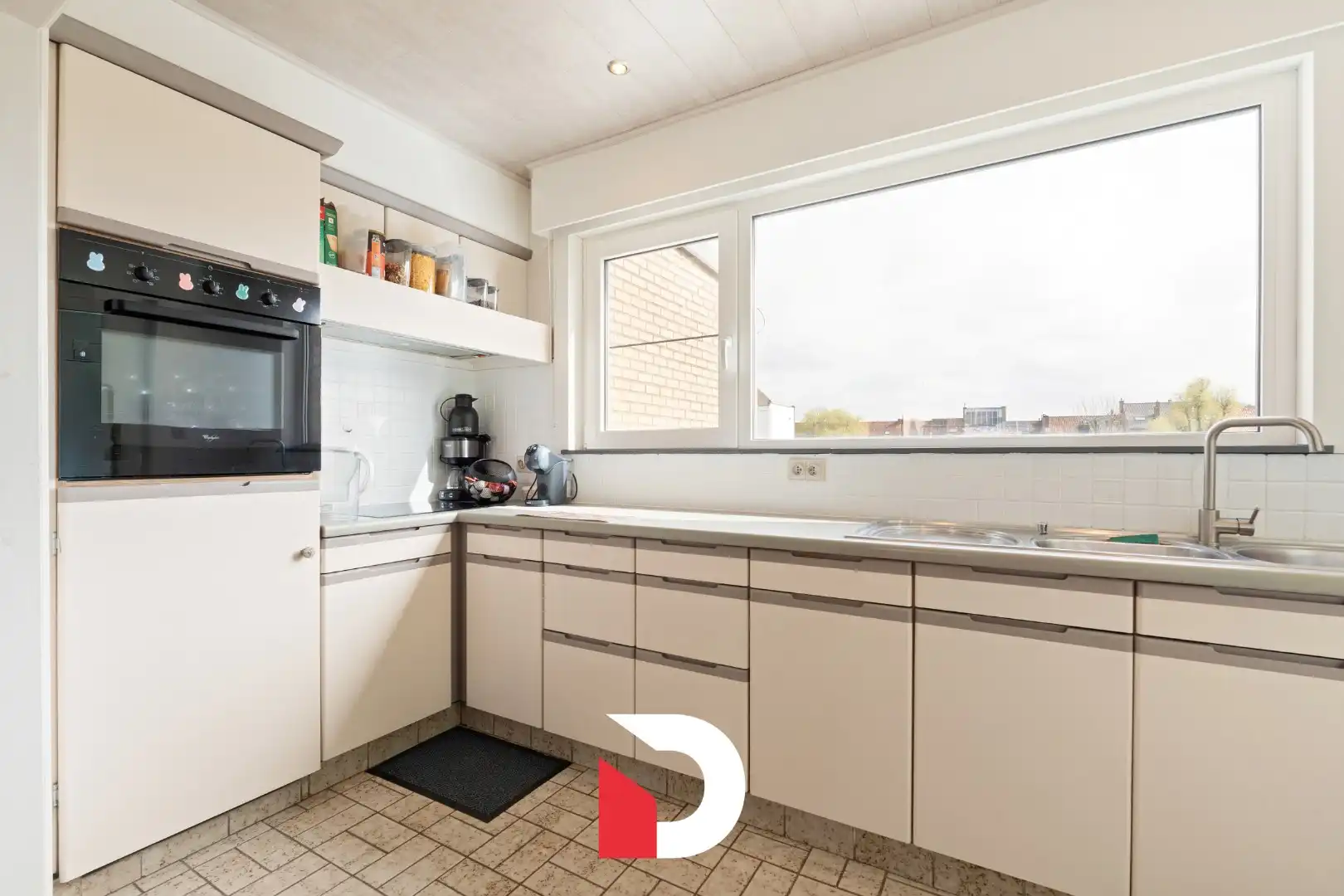 Instapklare gezinswoning met 3slk. en inpandige garage vlakbij Centrum Brugge. foto 9