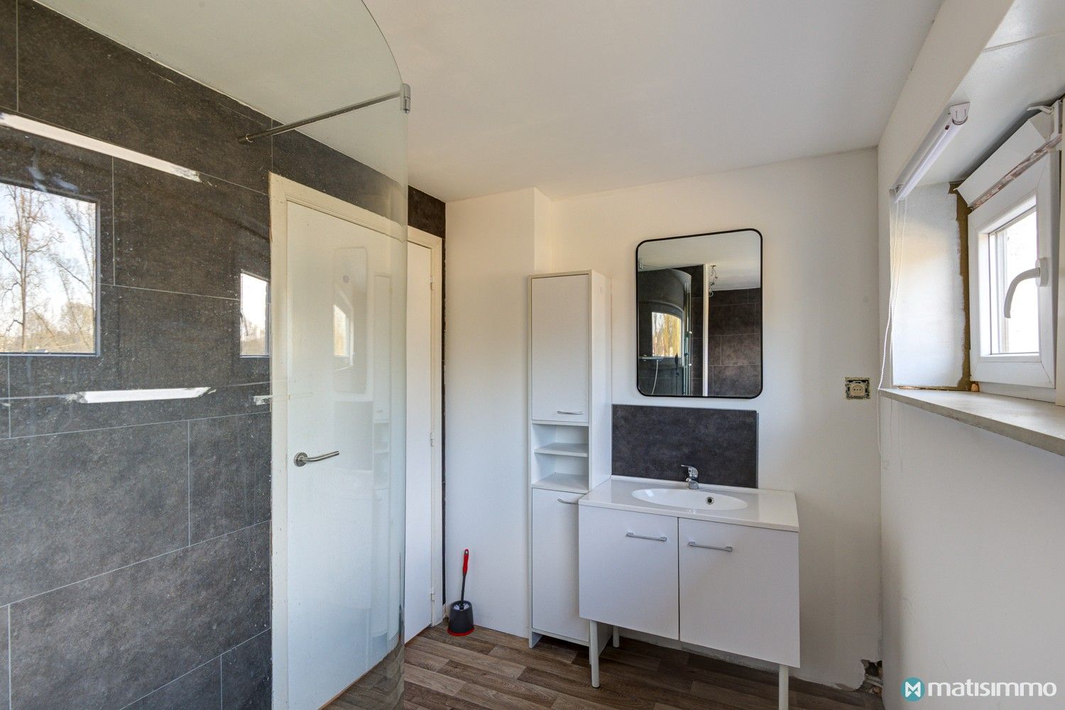 RUIM, DEELS GERENOVEERD DUPLEXAPPARTEMENT MET 3 SLAAPKAMERS, GROOT TERRAS, GARAGEBOX EN AUTOSTAANPLAATS foto 21