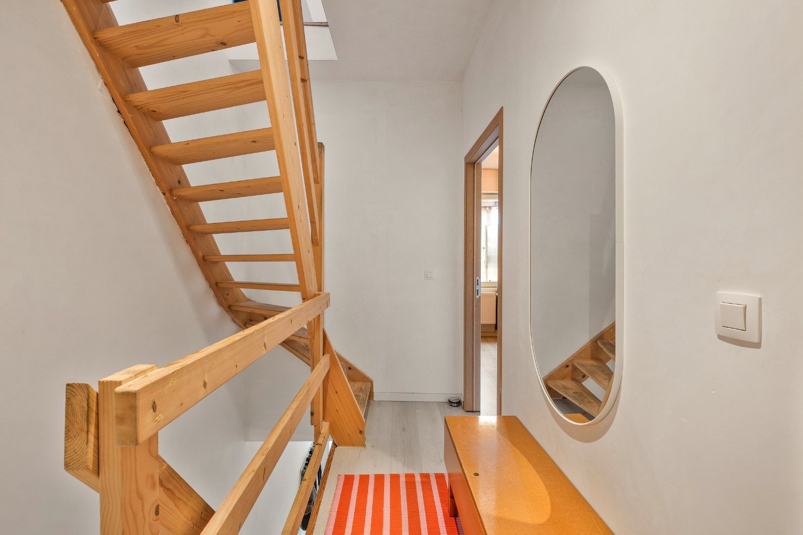 Instapklare rijwoning met open keuken en 2 slaapkamers in Kortrijk-centrum foto 9