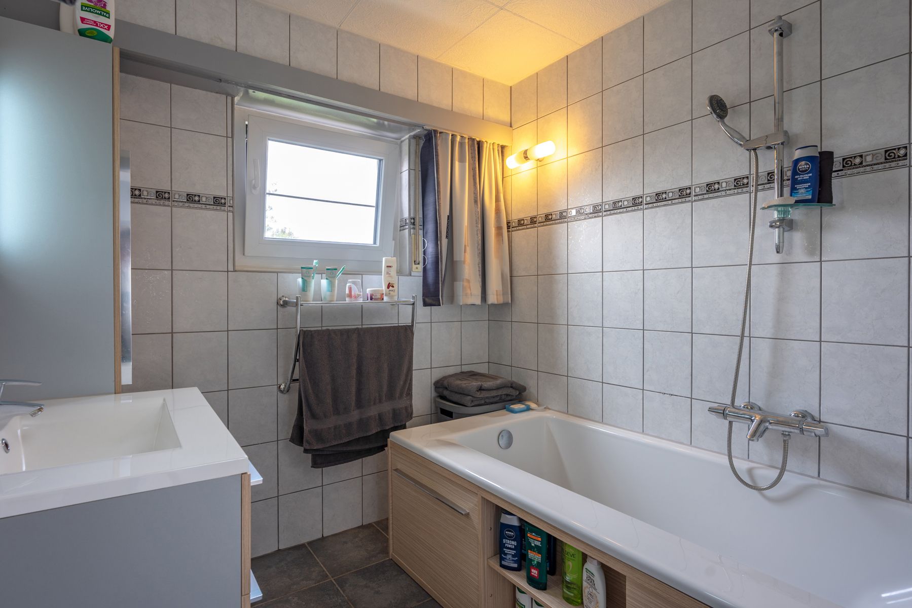 Instapklare woning met 3 slaapkamers, tuin en garage foto 10