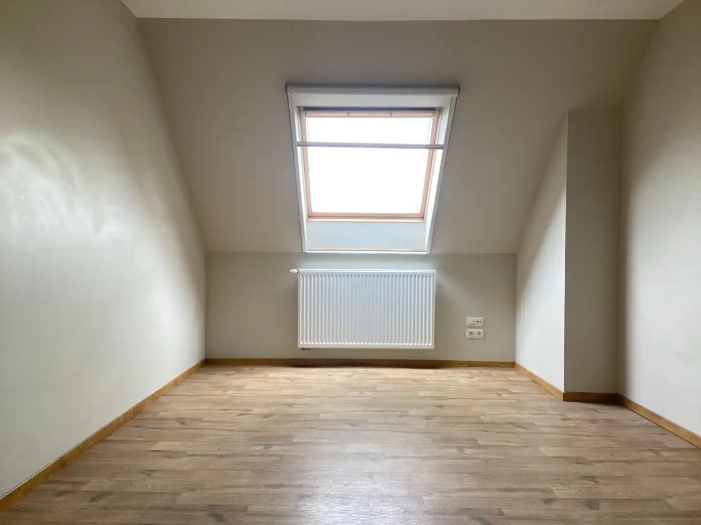 Verzorgd duplex-appartement met 3 slaapkamers en een autostaanplaats foto 8