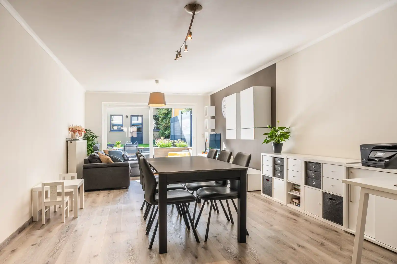 Instapklare woning met vier slaapkamers en tuin in het hart van de stad foto 7